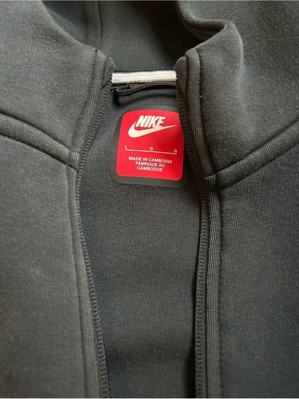 Nike sleek black